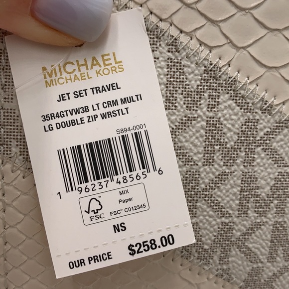 MICHAEL KORS
JET SET TRAVEL
 LIGHT CREAM MULTI
LG DOUBLE ZIP WRSTLT - Picture 13 of 13